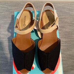 Baretraps Odetta Black Wedge Sandals 8.5W Wide Width NWT Comfort Summer